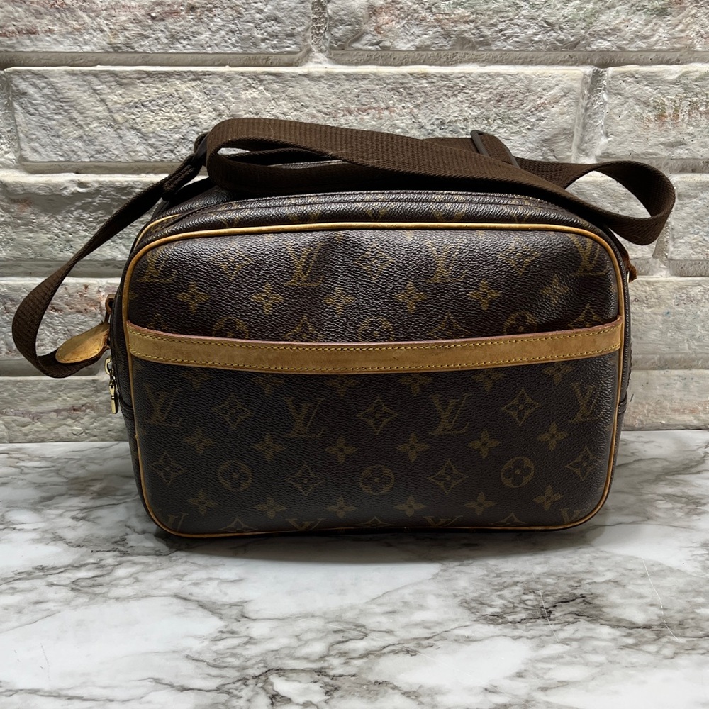 Louis Vuitton Reporter Crossbody Bag
In VGUC
